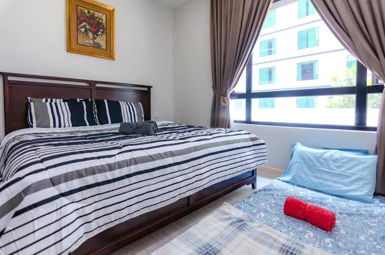 A Cozy & Comfy Suasana Suites In ジョホールバル エクステリア 写真